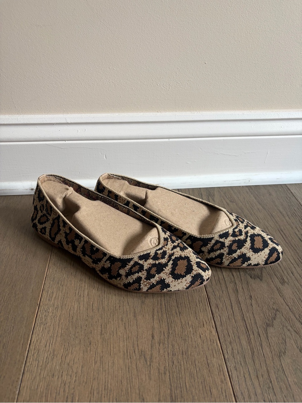 SKECHERS Leopard Print Pointed Stretch Ballet Flats - Tan/Black